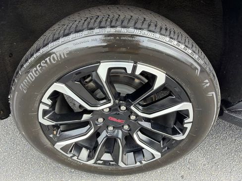 Used 2023 GMC Yukon Denali AWD/4WD image 17