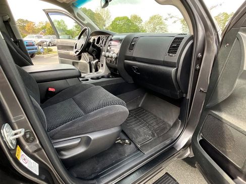 Used 2012 Toyota Tundra 4x4 CrewMax image 32
