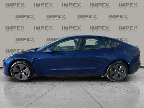 Used 2023 Tesla Model 3 Standard Range image 2