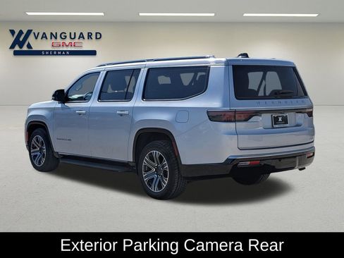 Used 2024 Jeep Wagoneer L Series II RWD image 5