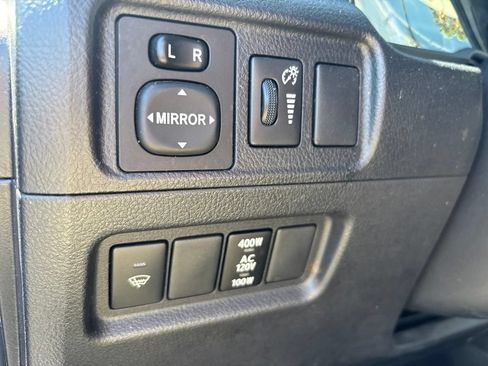 Used 2016 Toyota 4Runner SR5 AWD/4WD image 19