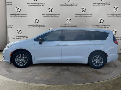 New 2026 Chrysler Pacifica Select FWD image 2