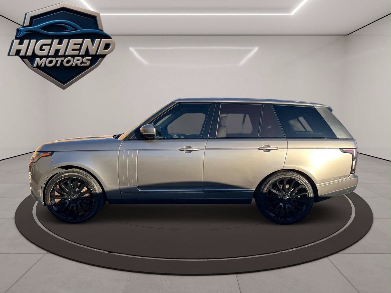 Used 2018 Land Rover Range Rover Supercharged AWD/4WD image 3