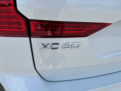 Used 2023 Volvo XC60 B5 Plus w/ Climate Package AWD/4WD image 11