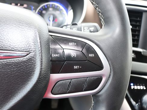 Used 2023 Chrysler Voyager LX image 38