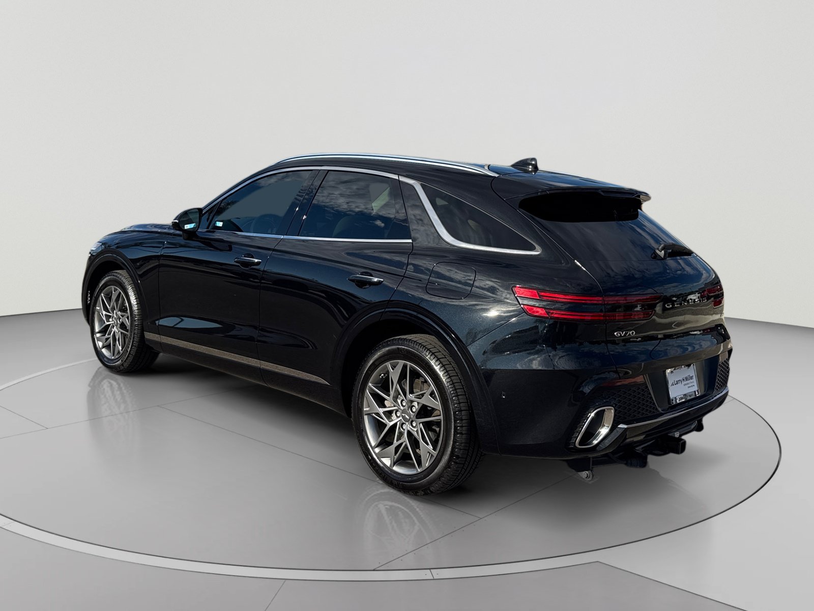 Used 2022 Genesis GV70 2.5T w/ Advanced Package AWD/4WD image 3