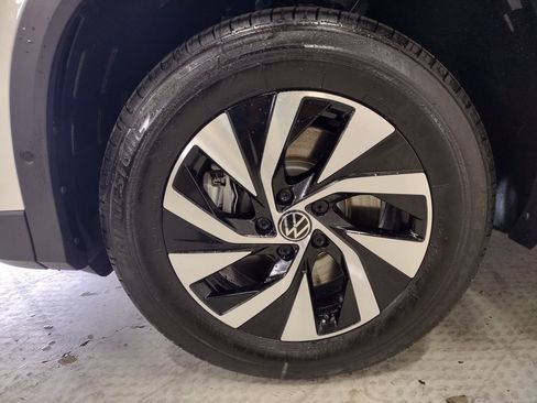 New 2026 Volkswagen Tiguan S image 5