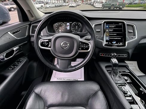 Used 2020 Volvo XC90 T6 Momentum w/ Protection Package Premier image 5