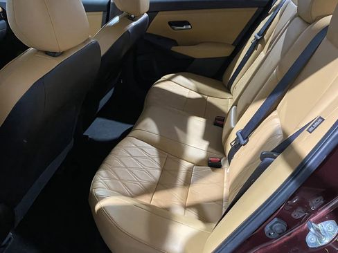 Used 2022 Nissan Sentra SV w/ SV Premium Package image 9