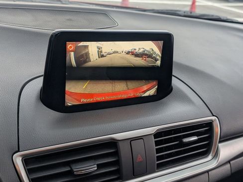 Used 2018 MAZDA MAZDA3 Touring image 23