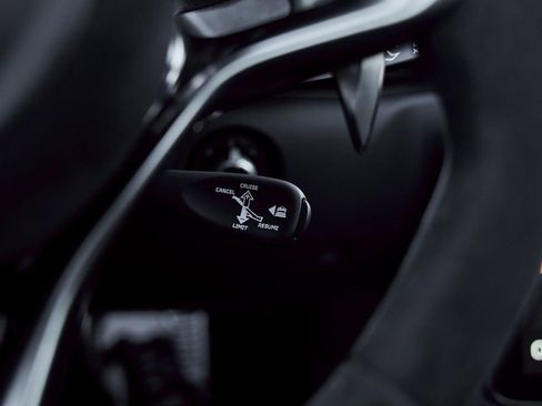 Used 2023 McLaren Artura RWD image 57