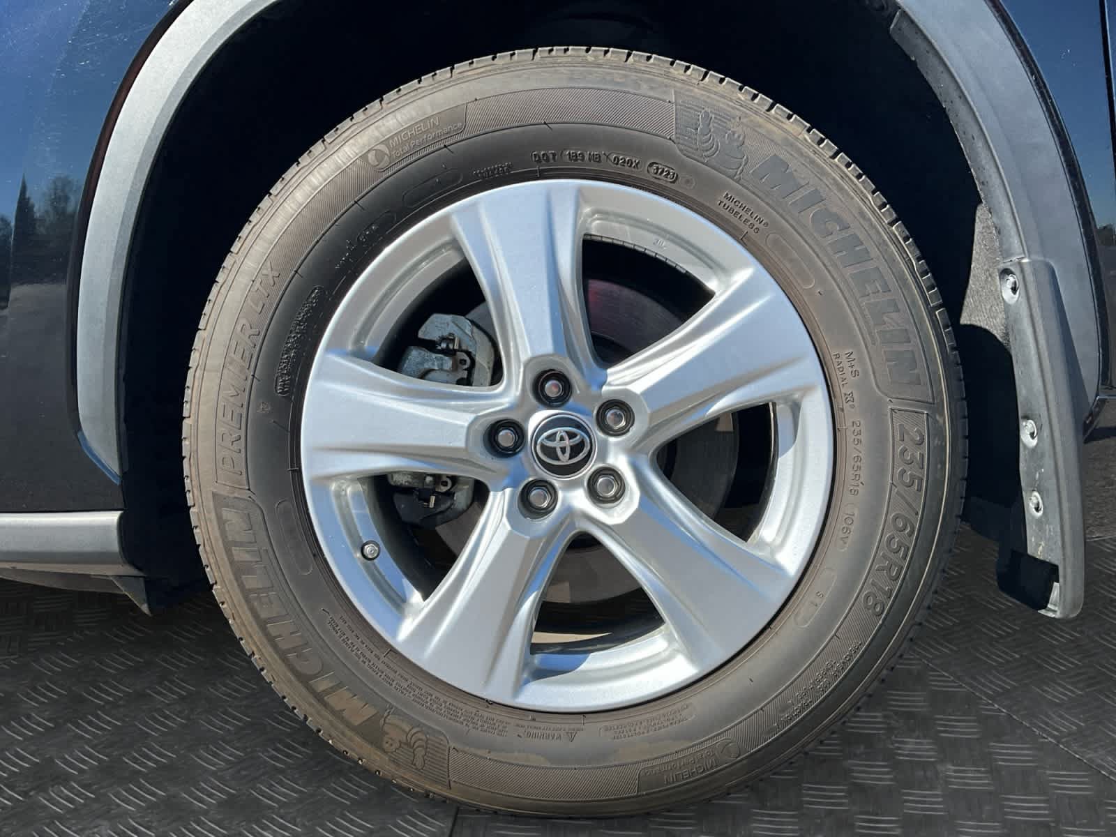 Used 2023 Toyota Highlander LE FWD image 14