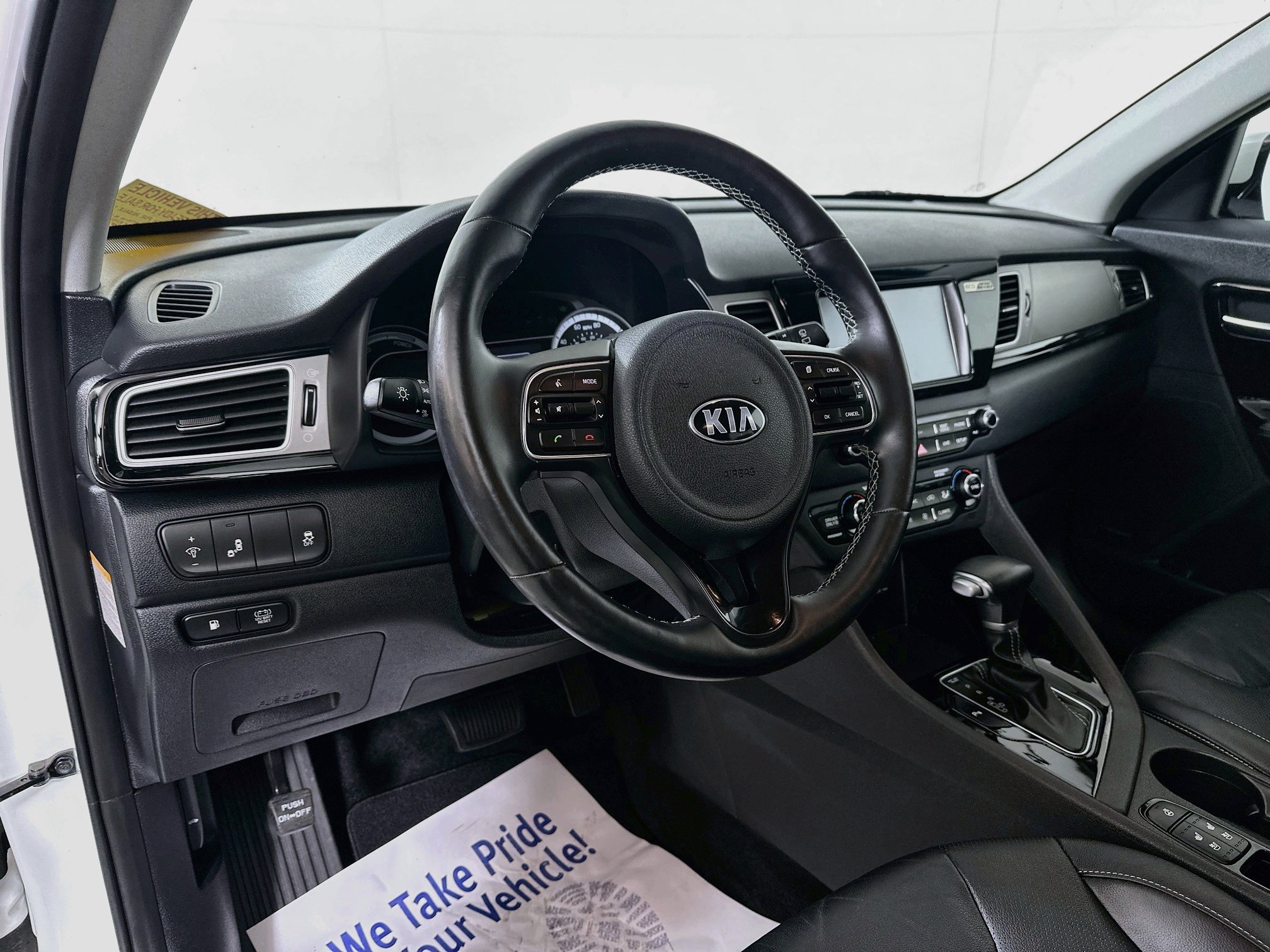 Used 2017 Kia Niro Touring FWD image 9