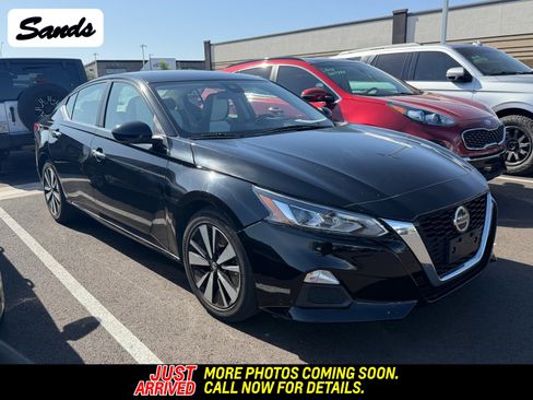 Used 2021 Nissan Altima 2.5 SV image 1