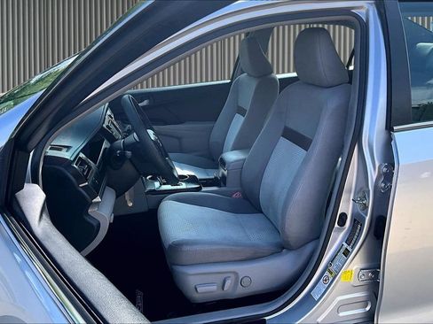 Used 2014 Toyota Camry LE FWD image 26