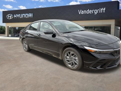 Used 2024 Hyundai Elantra Blue FWD image 2