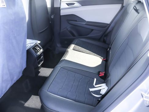 New 2025 Volkswagen Taos SE image 32