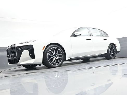 Used 2024 BMW 740i xDrive AWD/4WD image 35