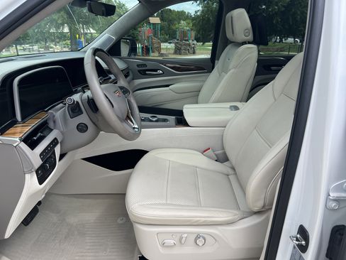 Used 2024 Cadillac Escalade Premium Luxury Platinum w/ LPO, Floor Liner Package AWD/4WD image 15