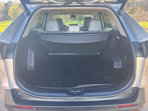 Used 2019 Toyota RAV4 XLE Premium image 10
