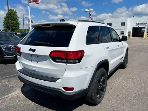 Used 2019 Jeep Grand Cherokee Laredo AWD/4WD image 5