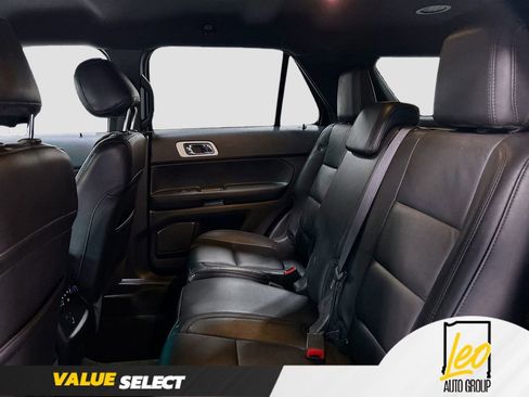 Used 2014 Ford Explorer XLT w/ Equipment Group 202A image 22