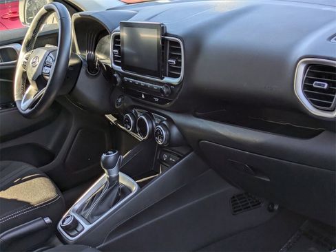 Used 2025 Hyundai Venue SEL image 30