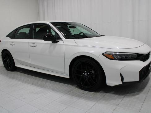 Used 2025 Honda Civic Sport image 4