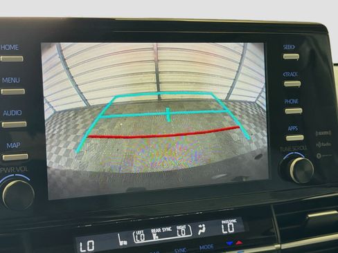 Used 2021 Toyota Sienna XLE FWD image 16