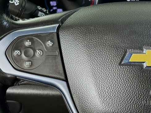 Used 2022 Chevrolet Traverse LT FWD image 11