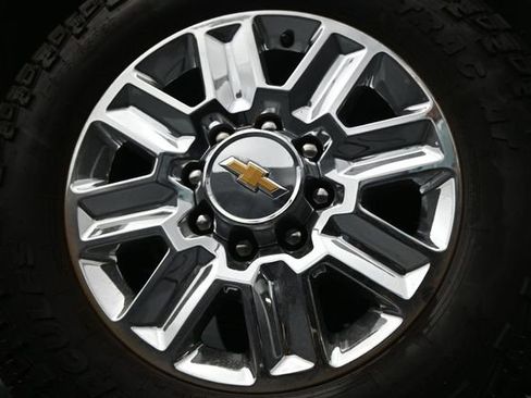 Used 2024 Chevrolet Silverado 2500 High Country w/ Z71 Off-Road Package AWD/4WD image 9