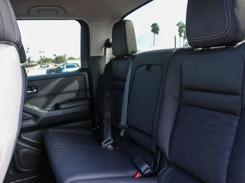 Used 2022 Nissan Frontier SV AWD/4WD image 19