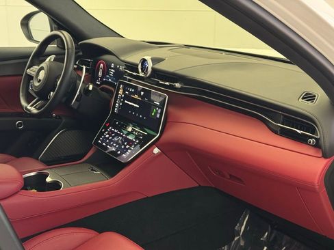 Used 2024 Maserati Grecale Trofeo image 61