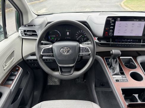 Used 2021 Toyota Sienna LE image 24