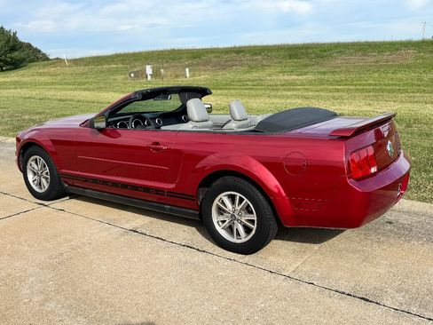 Used 2005 Ford Mustang Convertible image 19