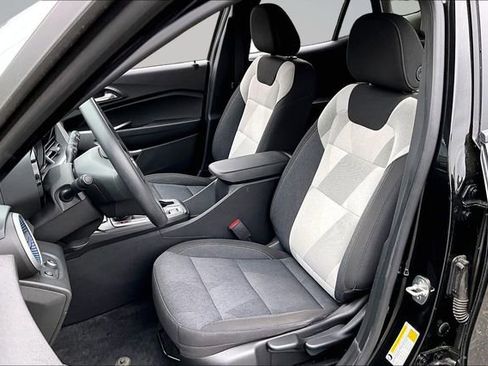 Used 2024 Chevrolet Trax LS w/ LS Convenience Package FWD image 19