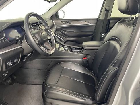 Used 2022 Jeep Grand Cherokee L Limited AWD/4WD image 2