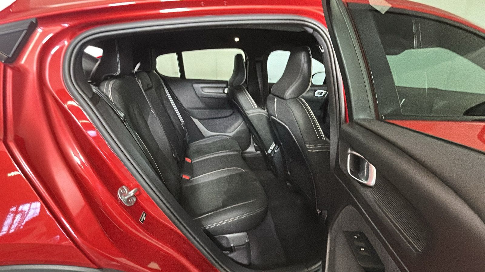 Used 2023 Volvo C40 P8 Recharge Ultimate AWD/4WD image 33