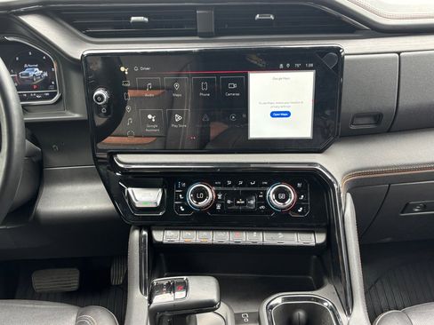 Used 2024 GMC Sierra 1500 AT4 w/ Technology Package AWD/4WD image 3