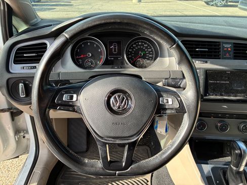 Used 2017 Volkswagen Golf S FWD image 18