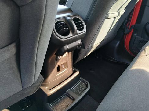 Used 2024 Jeep Wrangler Unlimited Sahara AWD/4WD image 13