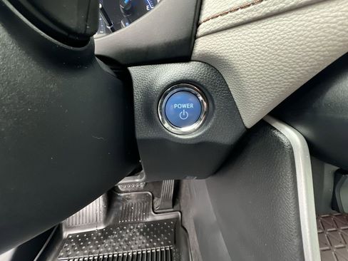 Used 2020 Toyota RAV4 Limited image 17