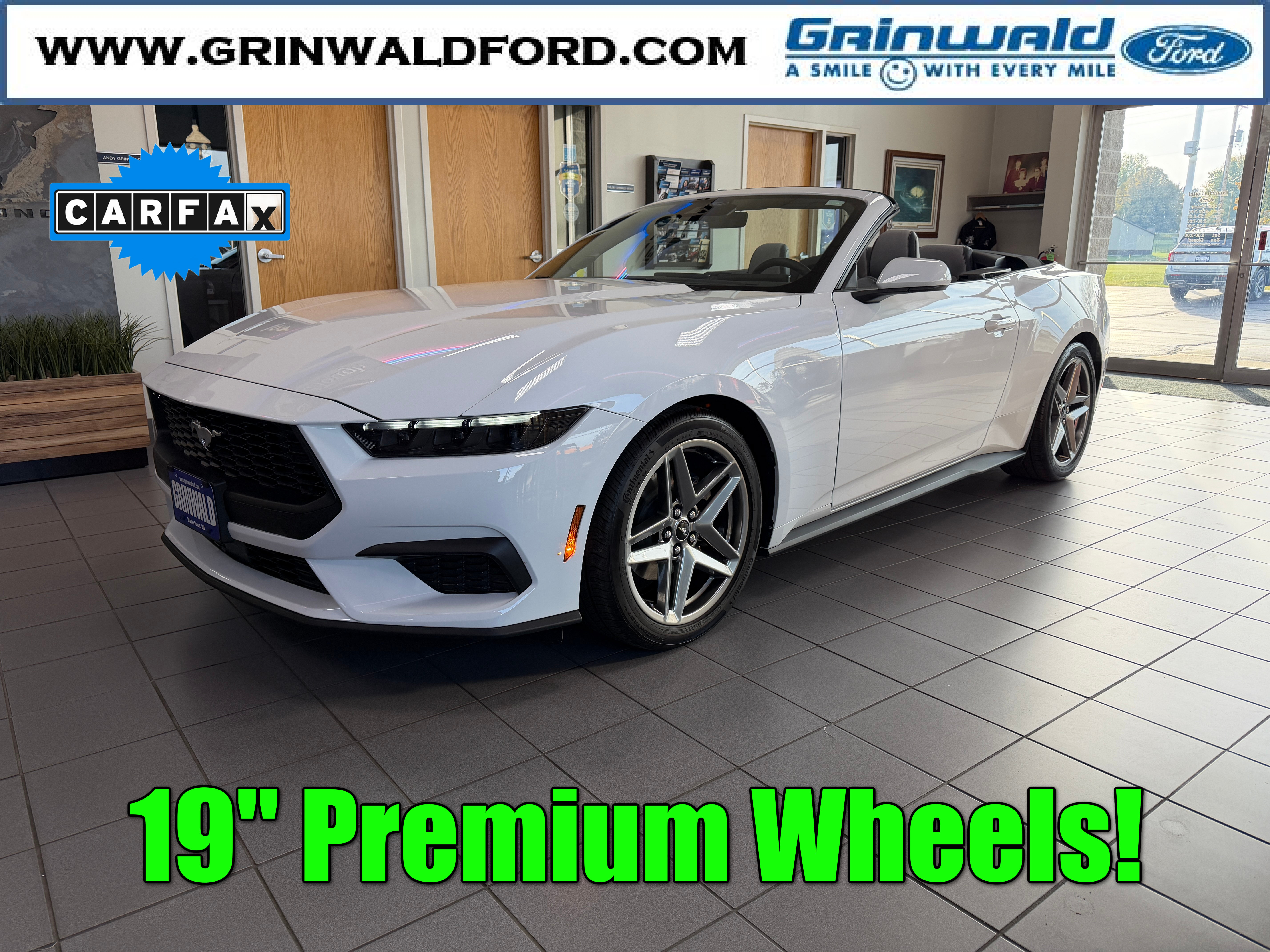 Used 2025 Ford Mustang Convertible RWD image 1