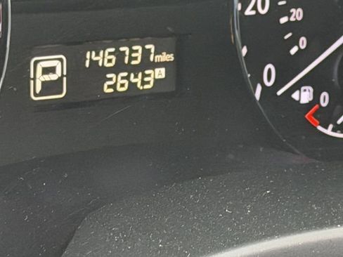 Used 2014 Nissan Pathfinder S image 9