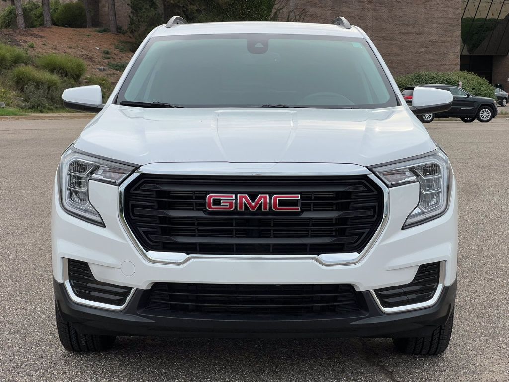 Used 2023 GMC Terrain SLE w/ Driver Convenience Package AWD/4WD image 39