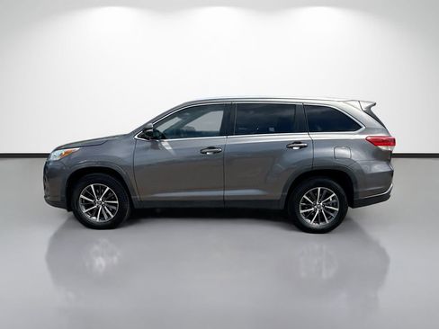 Used 2019 Toyota Highlander XLE FWD image 6