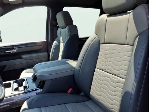 New 2026 Chevrolet Silverado 2500 ZR2 AWD/4WD image 9