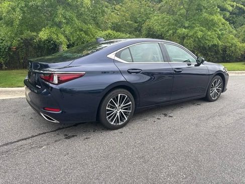 Used 2024 Lexus ES 350 w/ Premium Package FWD image 2