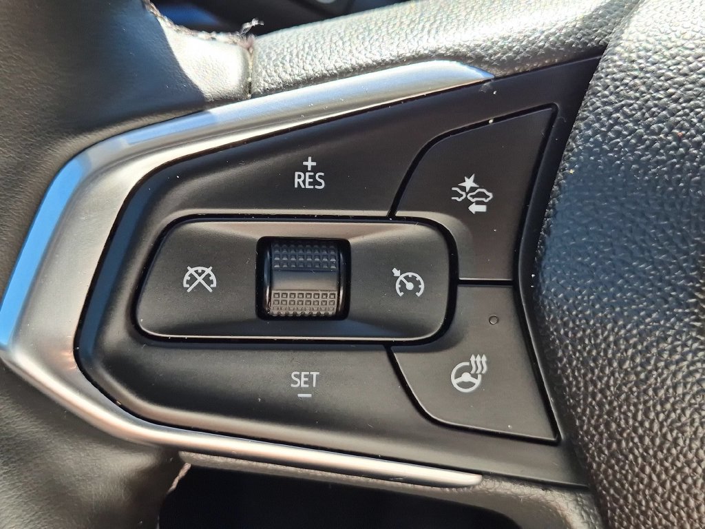 Used 2025 Chevrolet Trax LT w/ LT Convenience Package FWD image 13