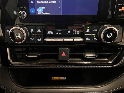 Used 2024 Toyota Highlander XSE FWD image 30